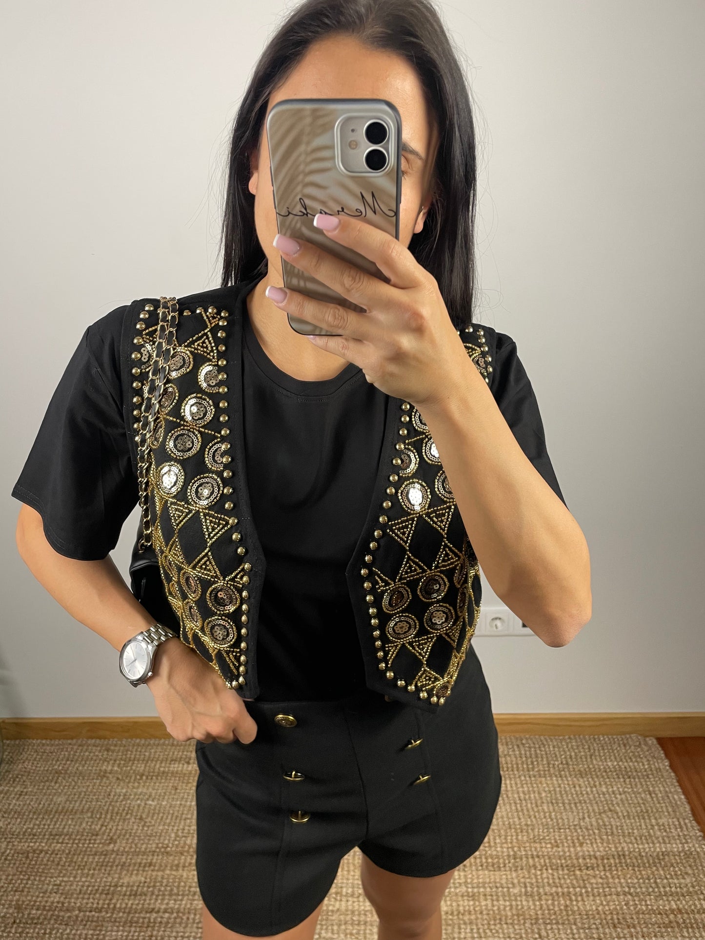 Colete brilhos preto e dourado