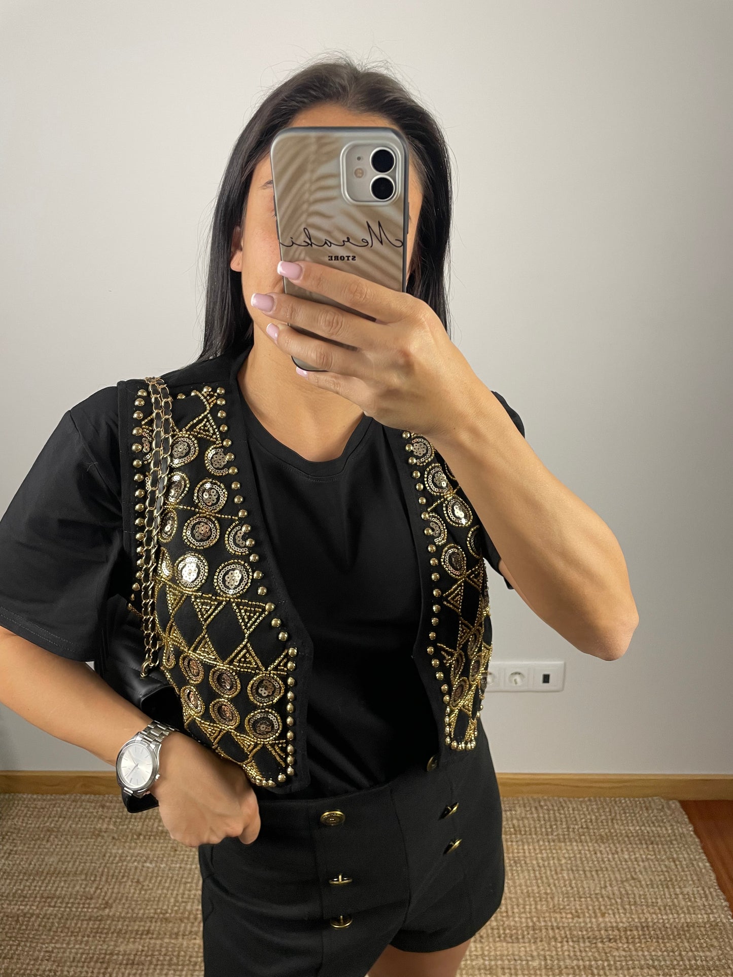 Colete brilhos preto e dourado