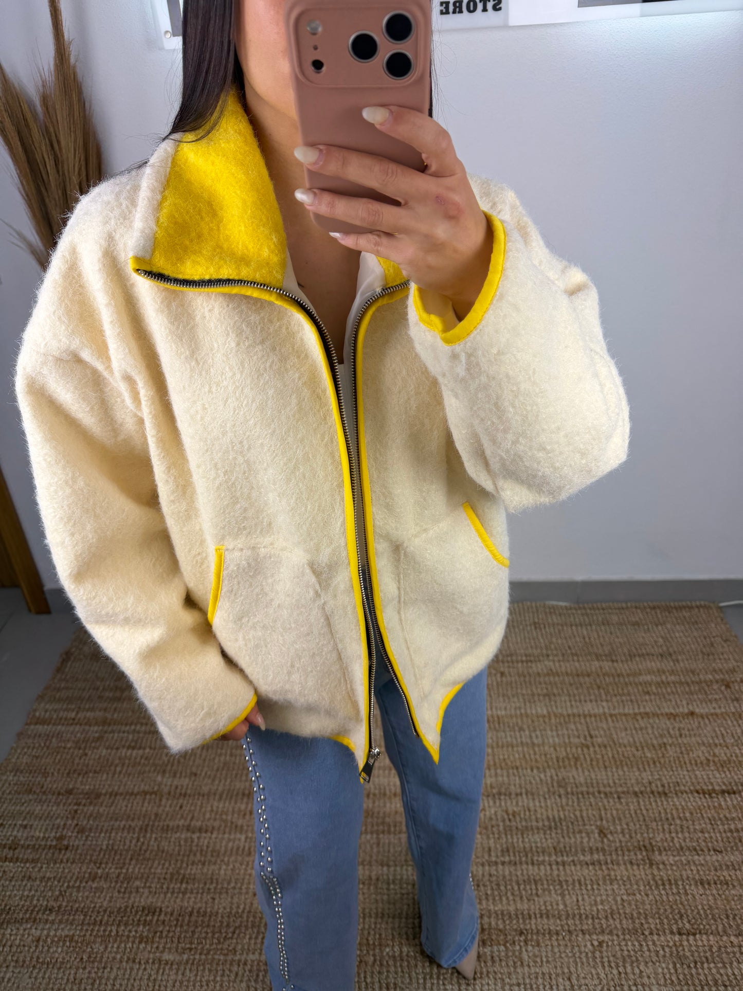Casaco Amarelo e Bege