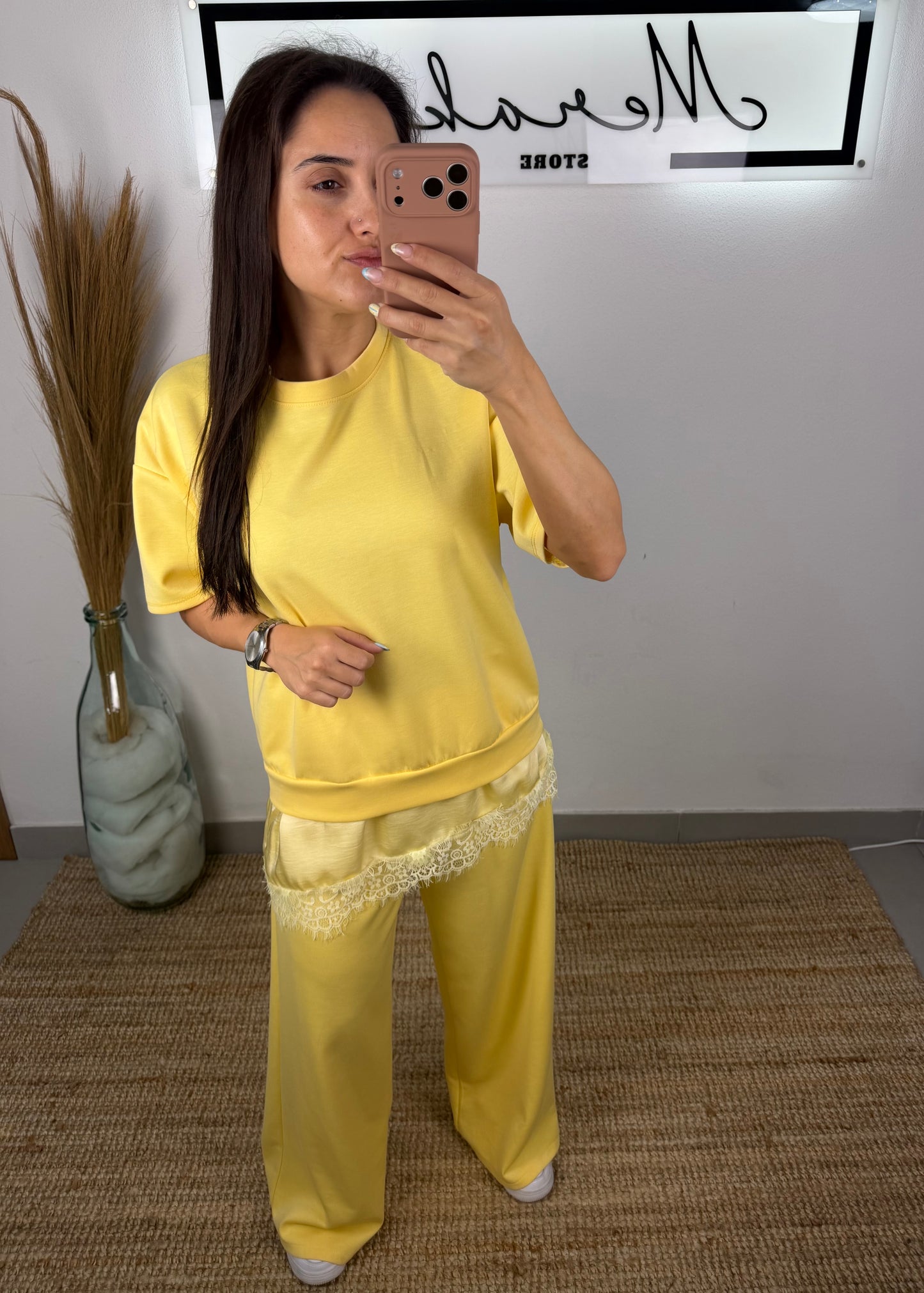 Conjunto rendado no fundo